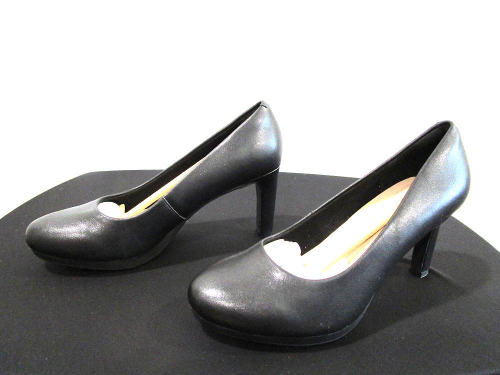 NWOB Clarks Collection Ambyr Joy Black Leather Comfort High Heel Women Sz 10